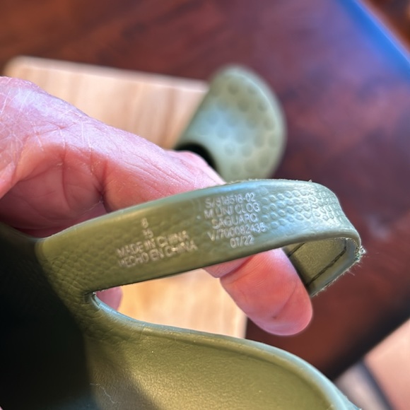 Old Navy Toddler Velcro Crocs Clogs EUC 8 Green Muni Clog Saguaro Boy Unisex - Picture 7 of 8